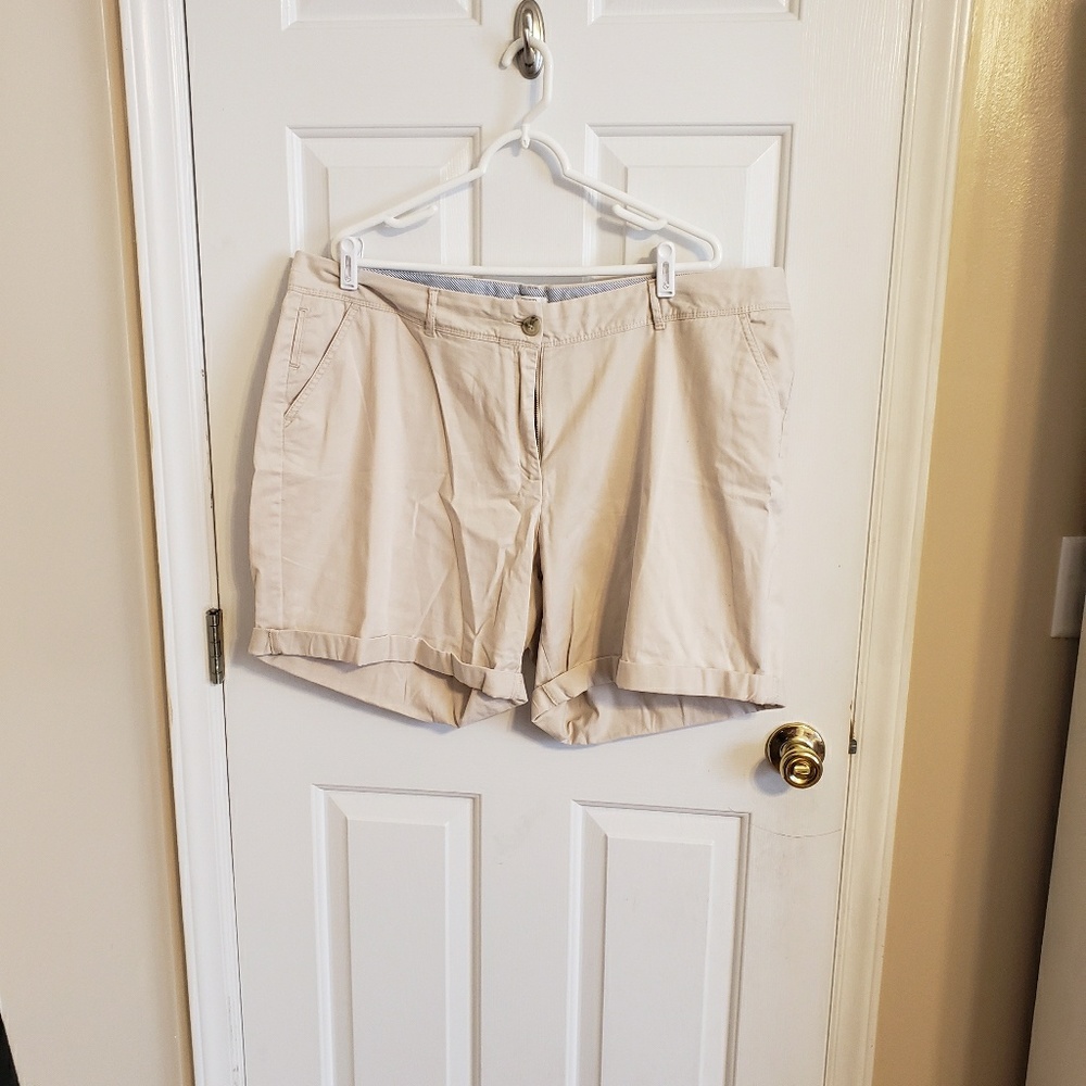 Crown and Ivy Khaki shorts 20W